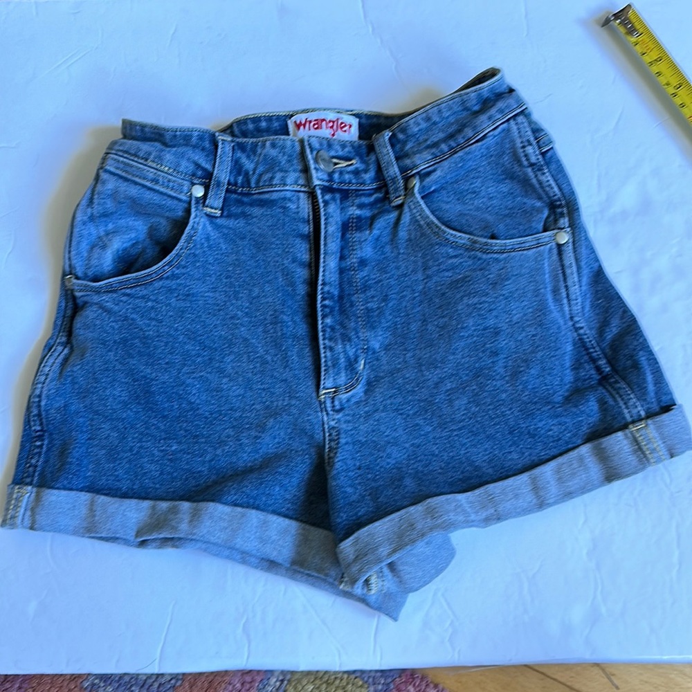WRANGLER Womens Hourglass Demin Jean Shorts High Rise Med Wash Size 26